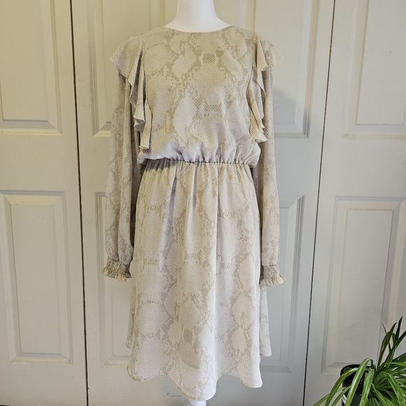 Banana Republic Smocked Ruffle Tan Snake Print Long Sleeve Dress Size Medium - Picture 2 of 13